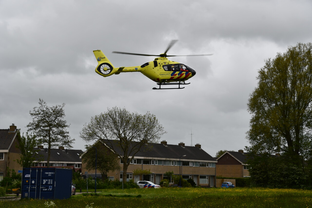 Jongetje valt van dak en raakt ernstig gewond in Franeker
