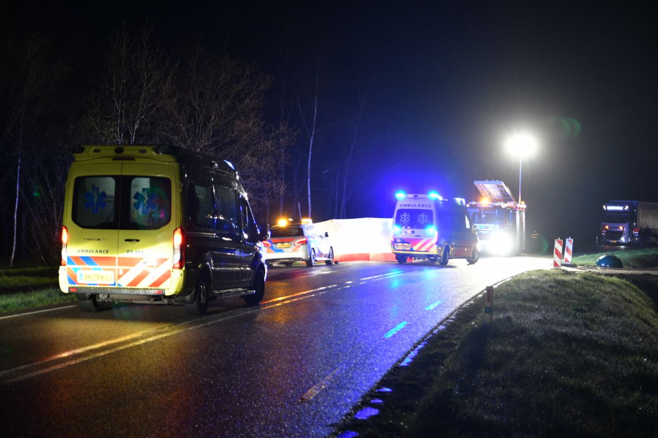 Bestuurder ernstig gewond na eenzijdig ongeval bij Oosterwolde