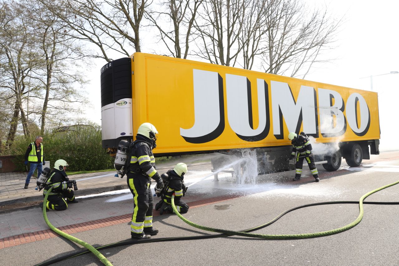 Veel rookontwikkeling bij trailerbrand in Drachten