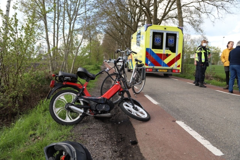 Brommerrijder gewond na ongeval in Opende