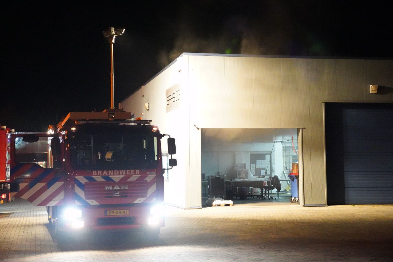 Brand in oven zorgt voor veel rookontwikkeling bij bedrijfsbrand in Emmen