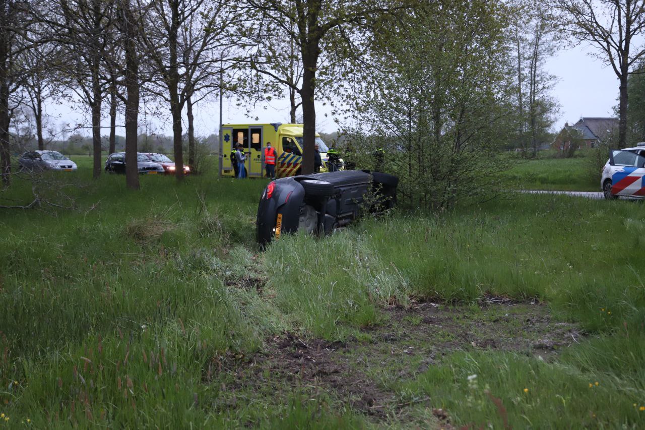 Auto vliegt uit de bocht bij Boerakker