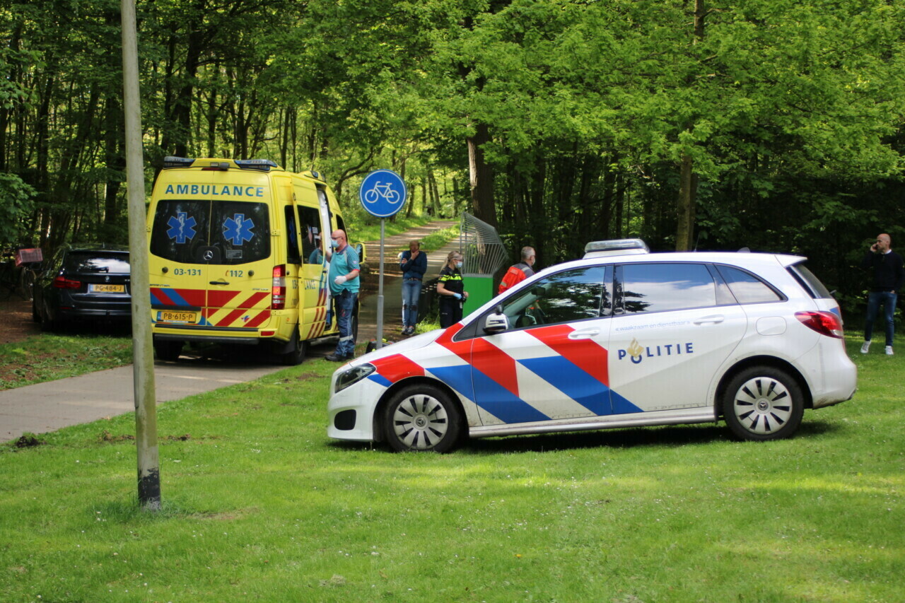 Fietser hard ten val in Emmen