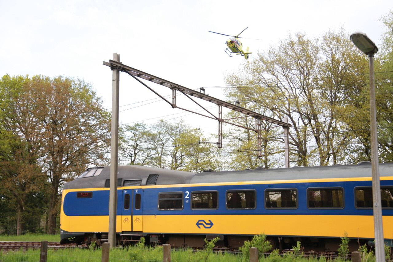 Slachtoffer (20) omgekomen na botsing met intercity en auto in Glimmen