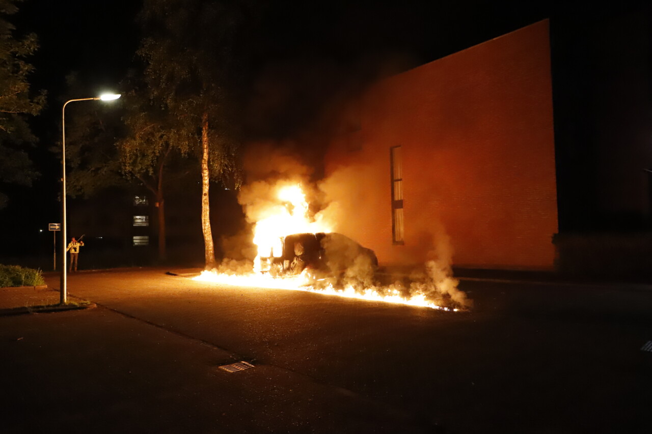 Opnieuw auto uitgebrand aan de Lomanlaan in Hoogeveen