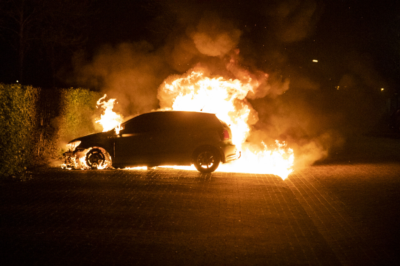 Auto brandt volledig uit in Drachten