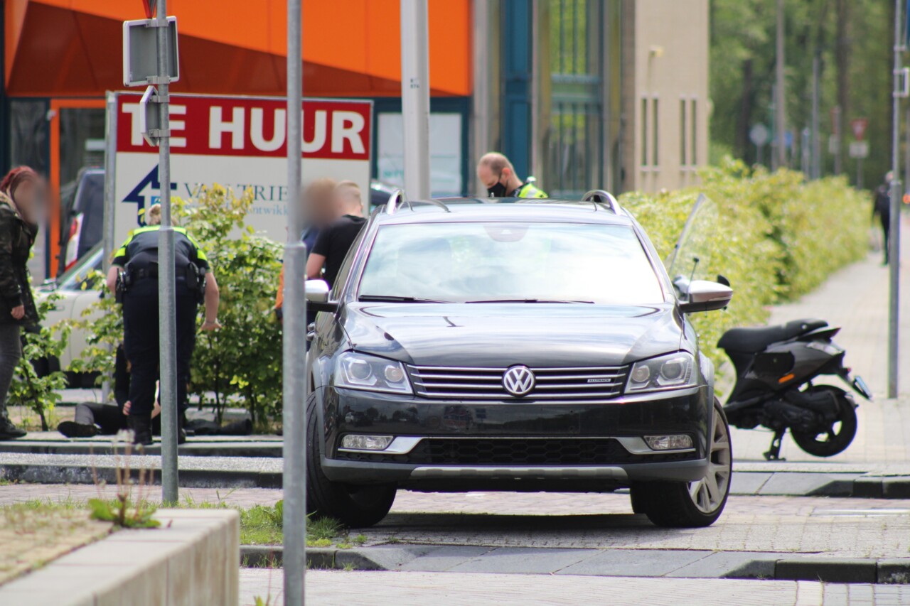 Scooterrijdster gewond bij botsing in Assen