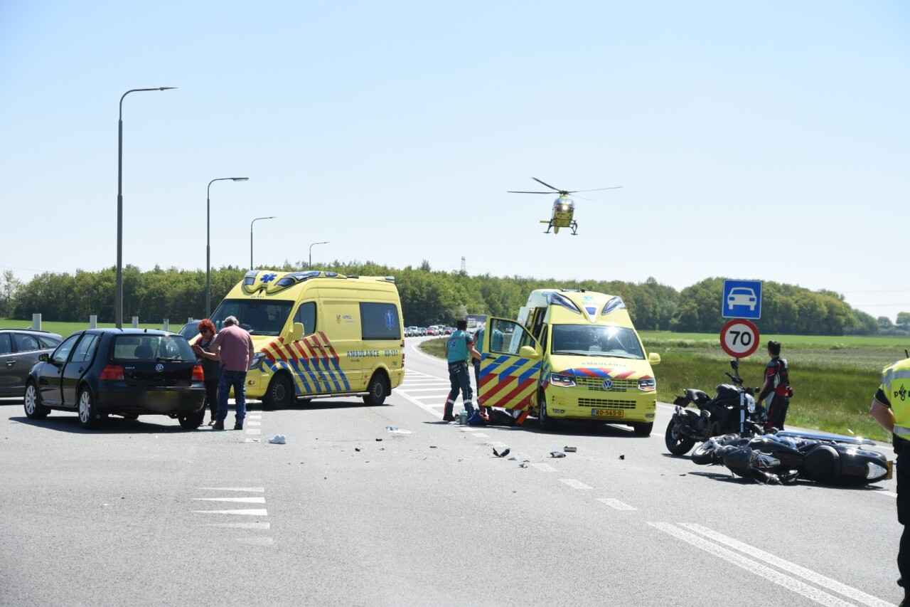 Motorrijder ernstig gewond na botsing met auto op N34