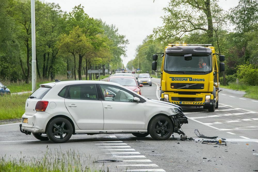 Forse schade bij botsing op N355 bij Noardburgum
