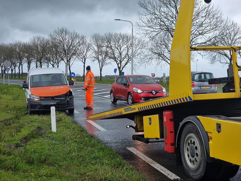 Twee busjes in botsing op N358