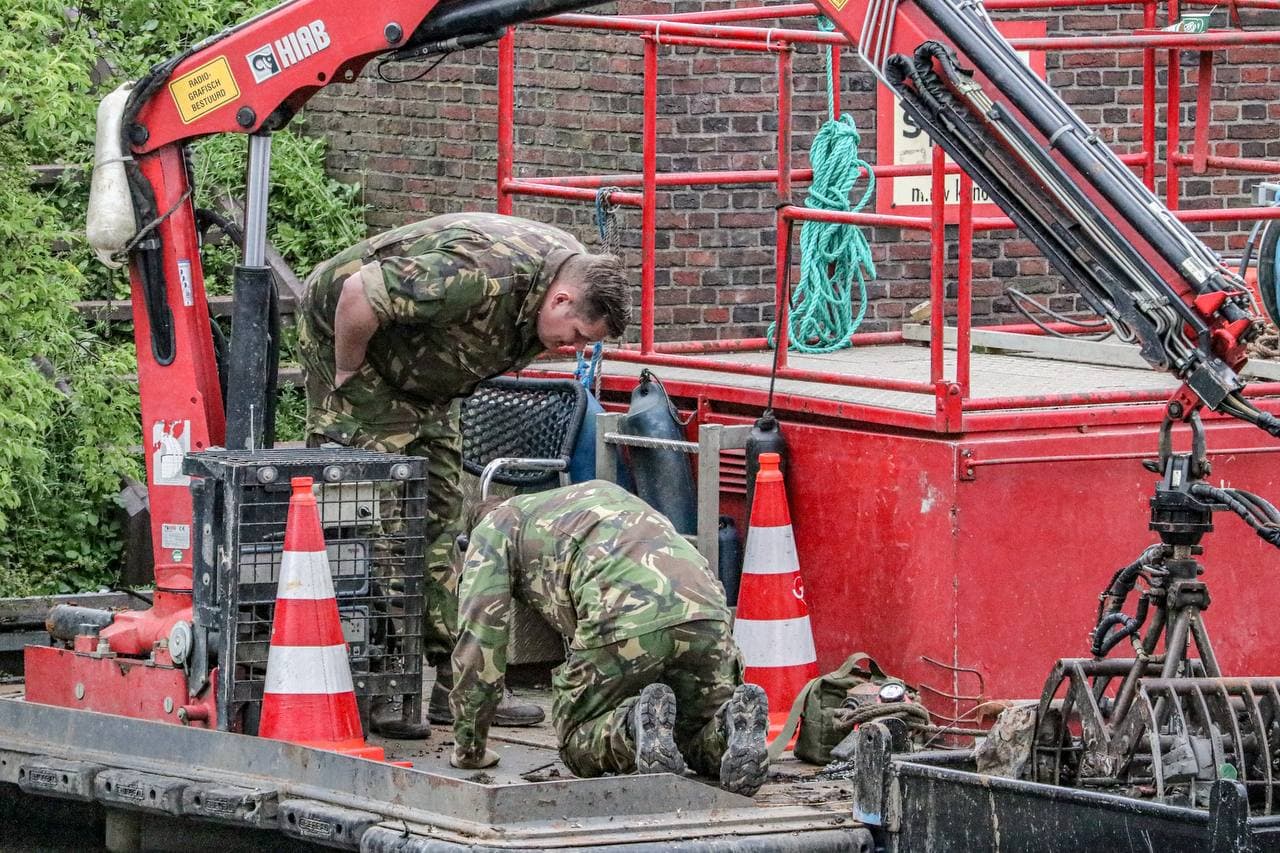 Gemeente treft antitankmijn aan in Groningse gracht