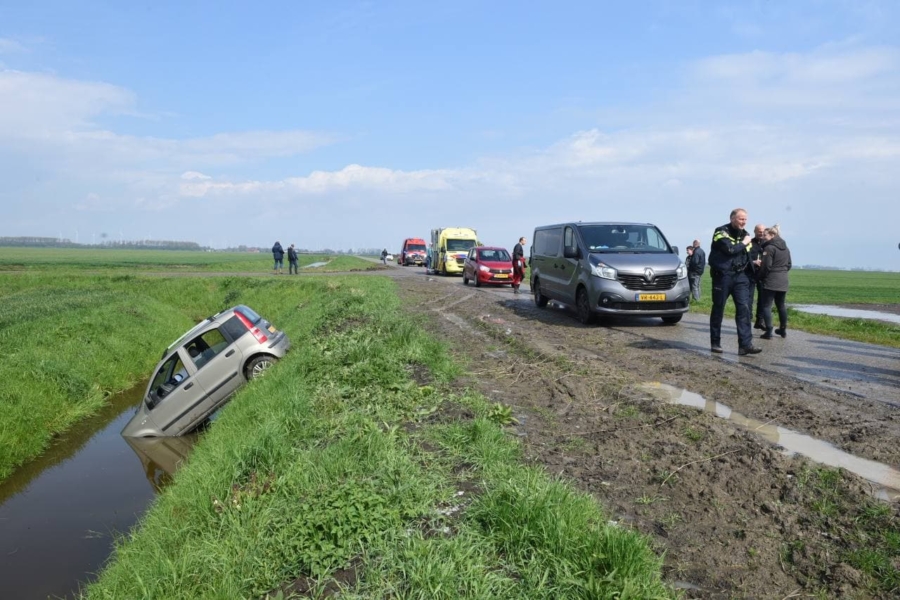 Bestuurster raakt van de weg tijdens hagelbui in Nieuwolda