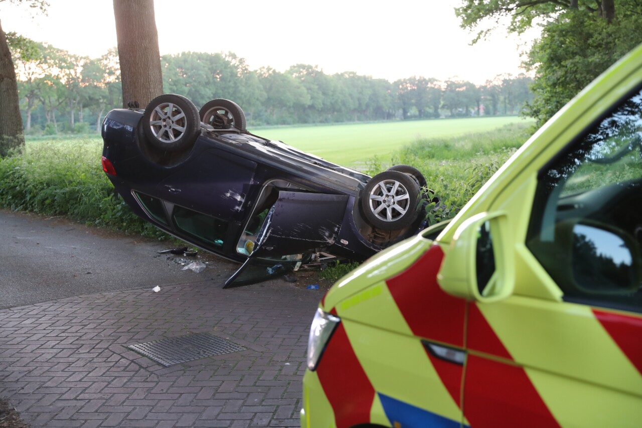 Joyrider van 12 jaar vliegt over de kop bij Gasselte