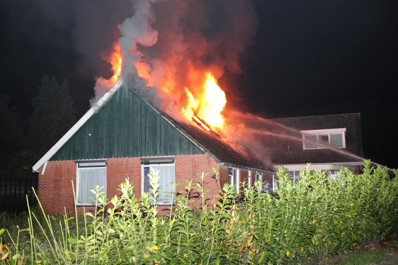 Woning in Gieten verwoest door uitslaande brand (video)
