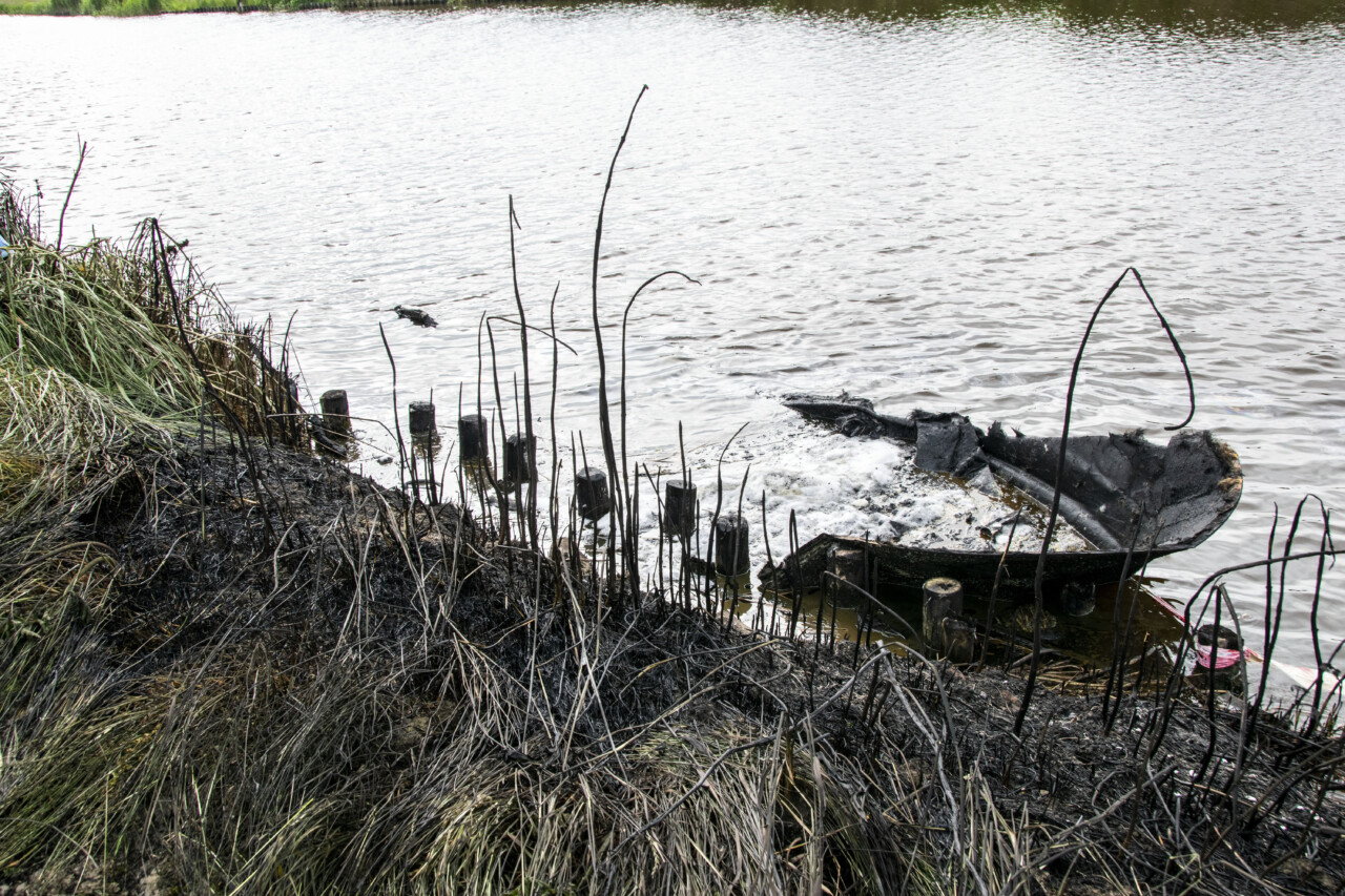 Jongen gewond bij bootbrand in Zoutkamp