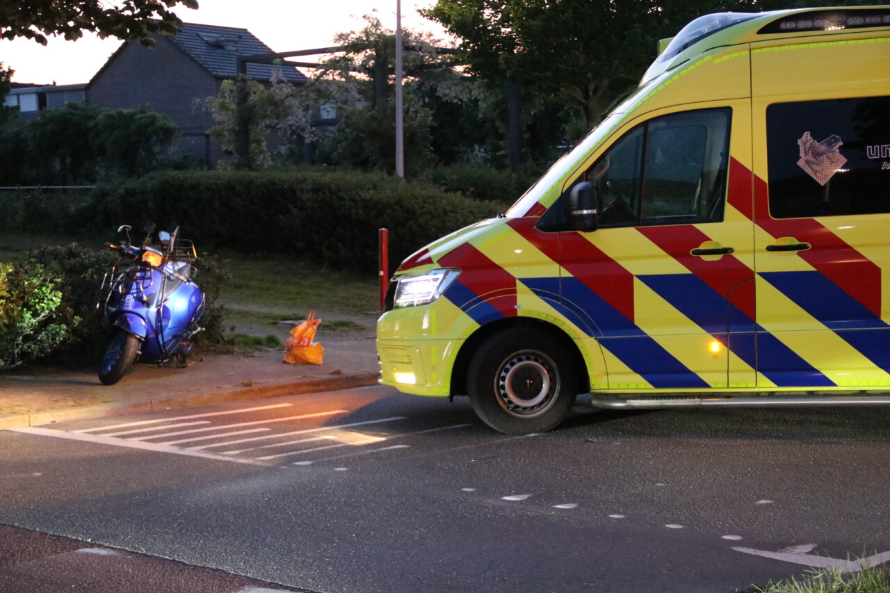Scooterrijder in botsing met auto in Hoogeveen