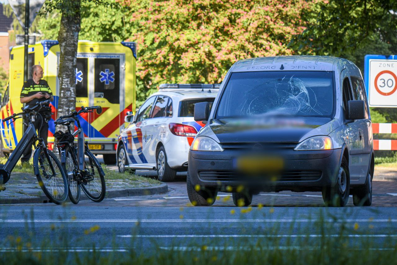 Fietsster gewond bij ongeval met busje in Winsum