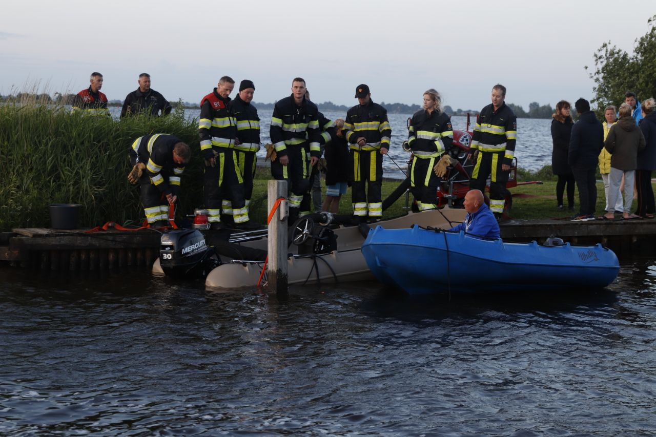 Bootje van bekende Nederlanders gezonken in haven Echten