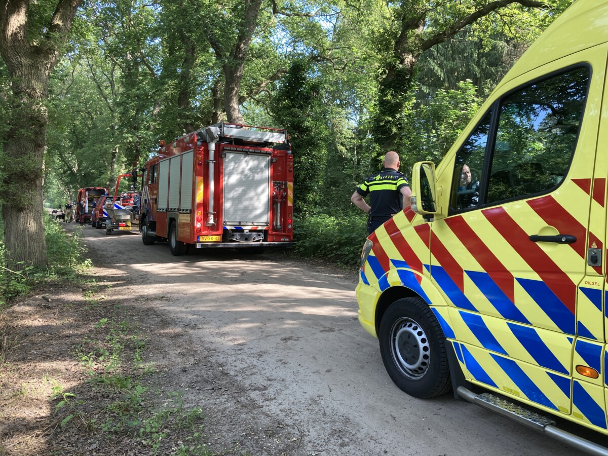 Man uit water gehaald in Emmen
