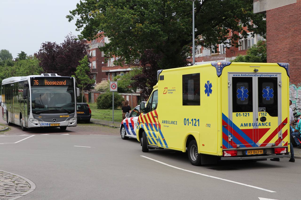 Scooterrijder gewond na ongeval met lijnbus in Groningen