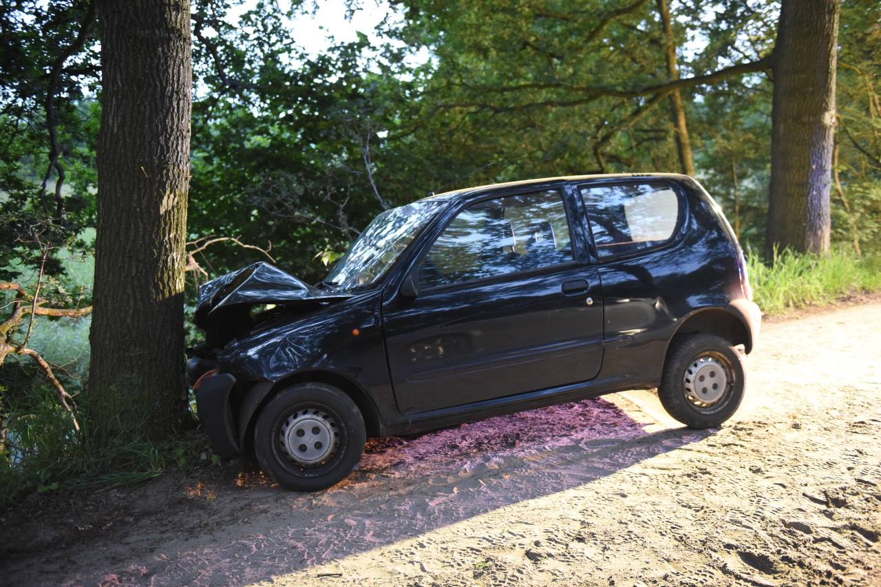 Twee gewonden bij eenzijdig ongeval in Bellingwolde