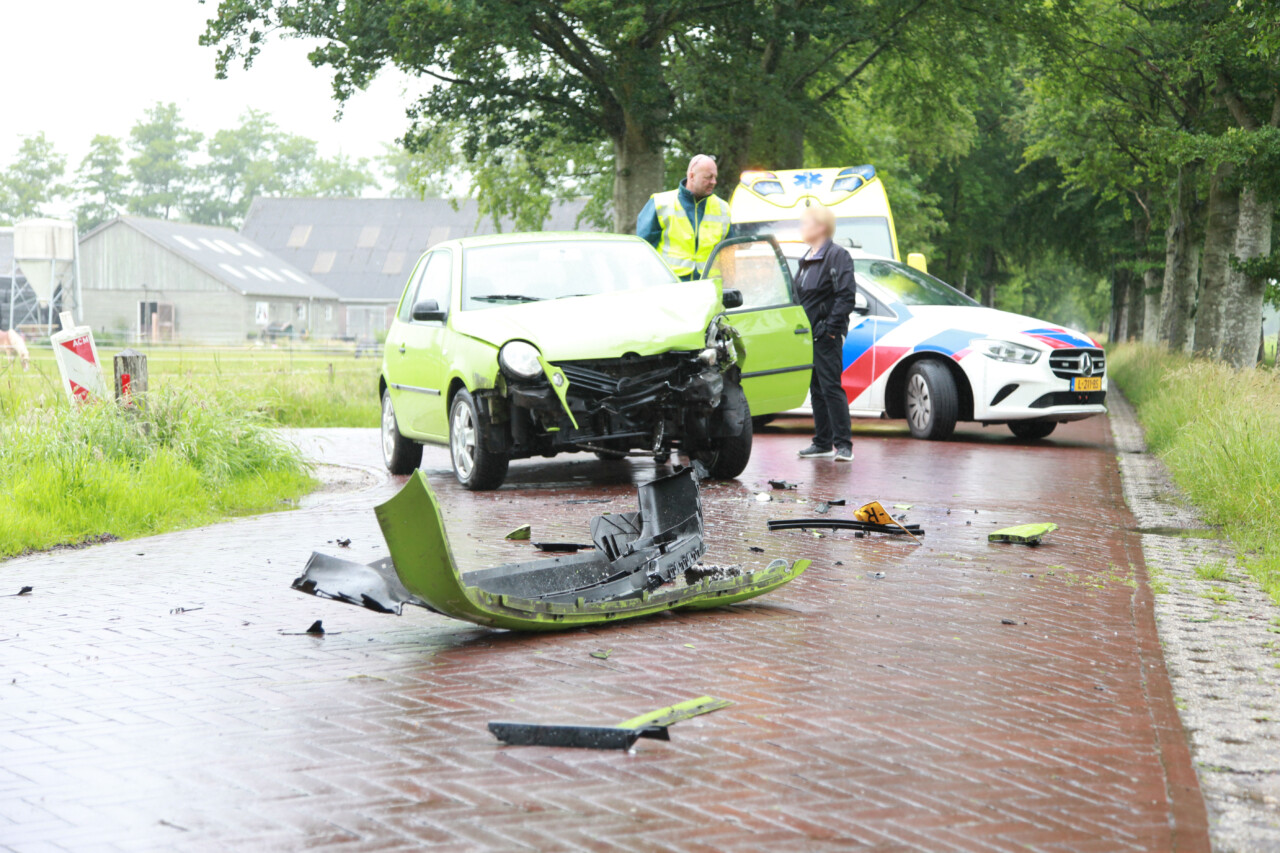 Trekker in botsing met auto bij Peize