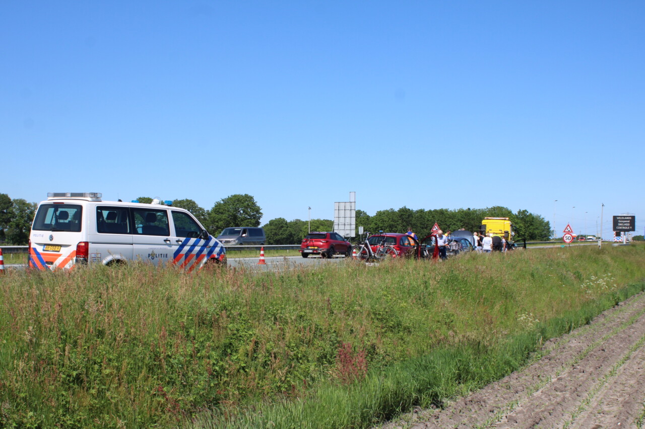 Kop-staartbotsing op N34 bij Erm