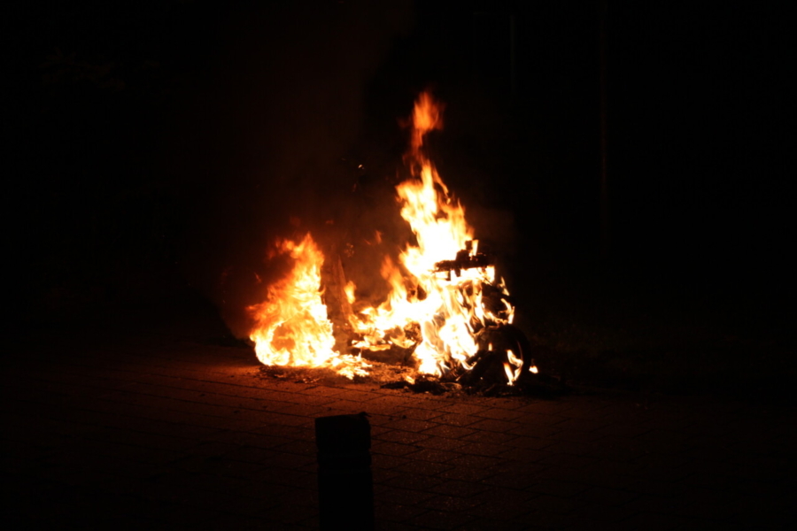 Opnieuw een GO Sharing-scooter in brand gestoken in Assen