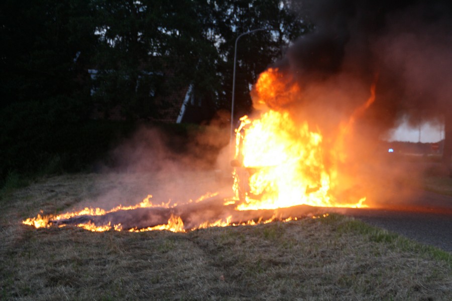 Busje uitgebrand in Buinen