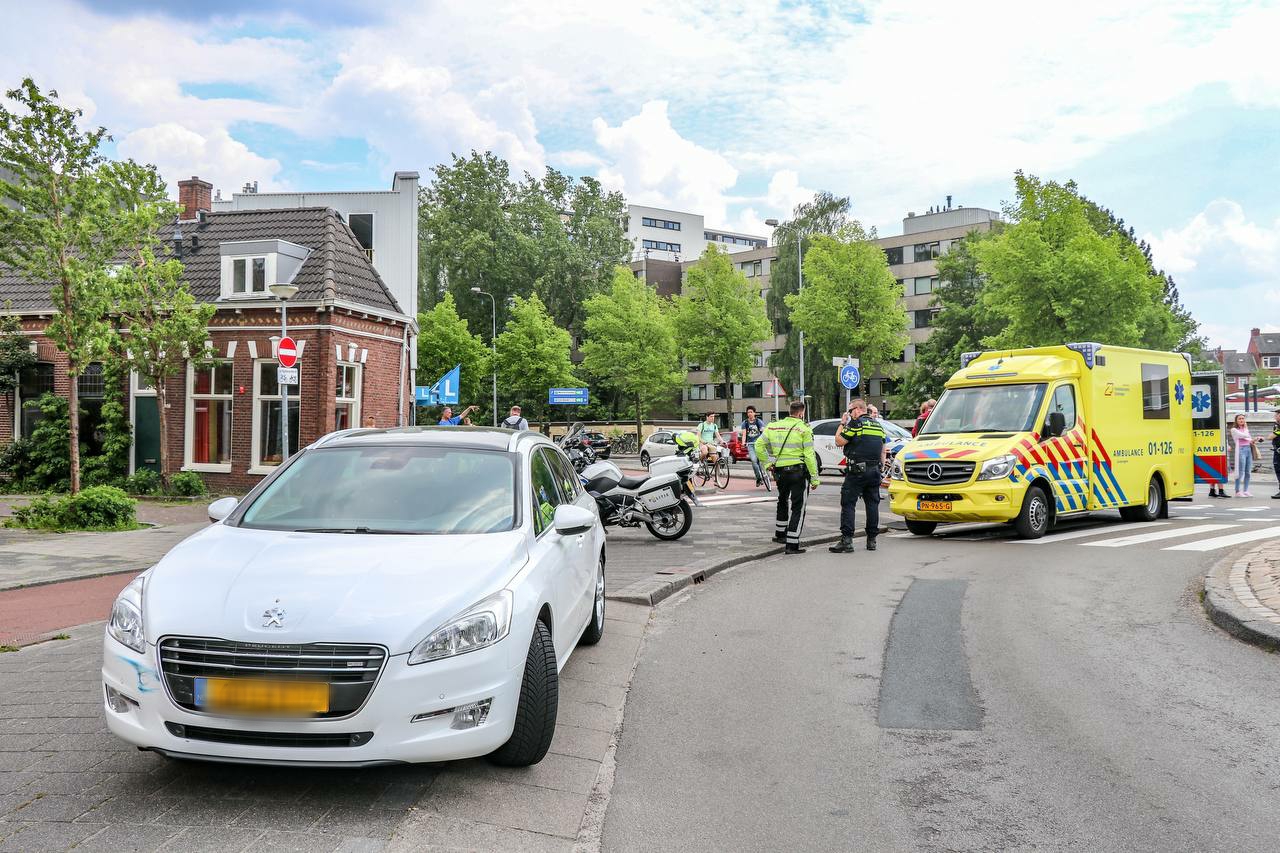 Fietser naar het ziekenhuis na ongeval in Groningen