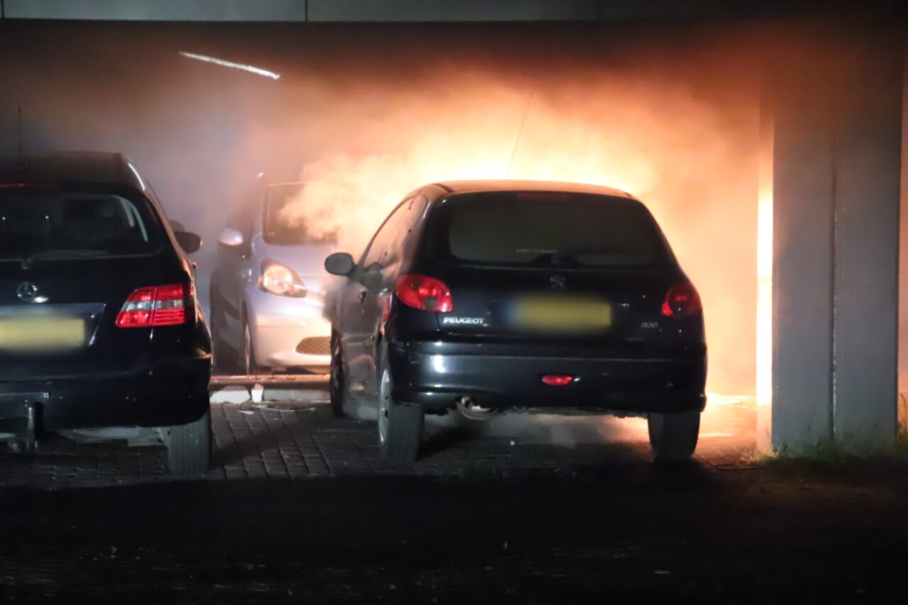 Auto uitgebrand in Assen