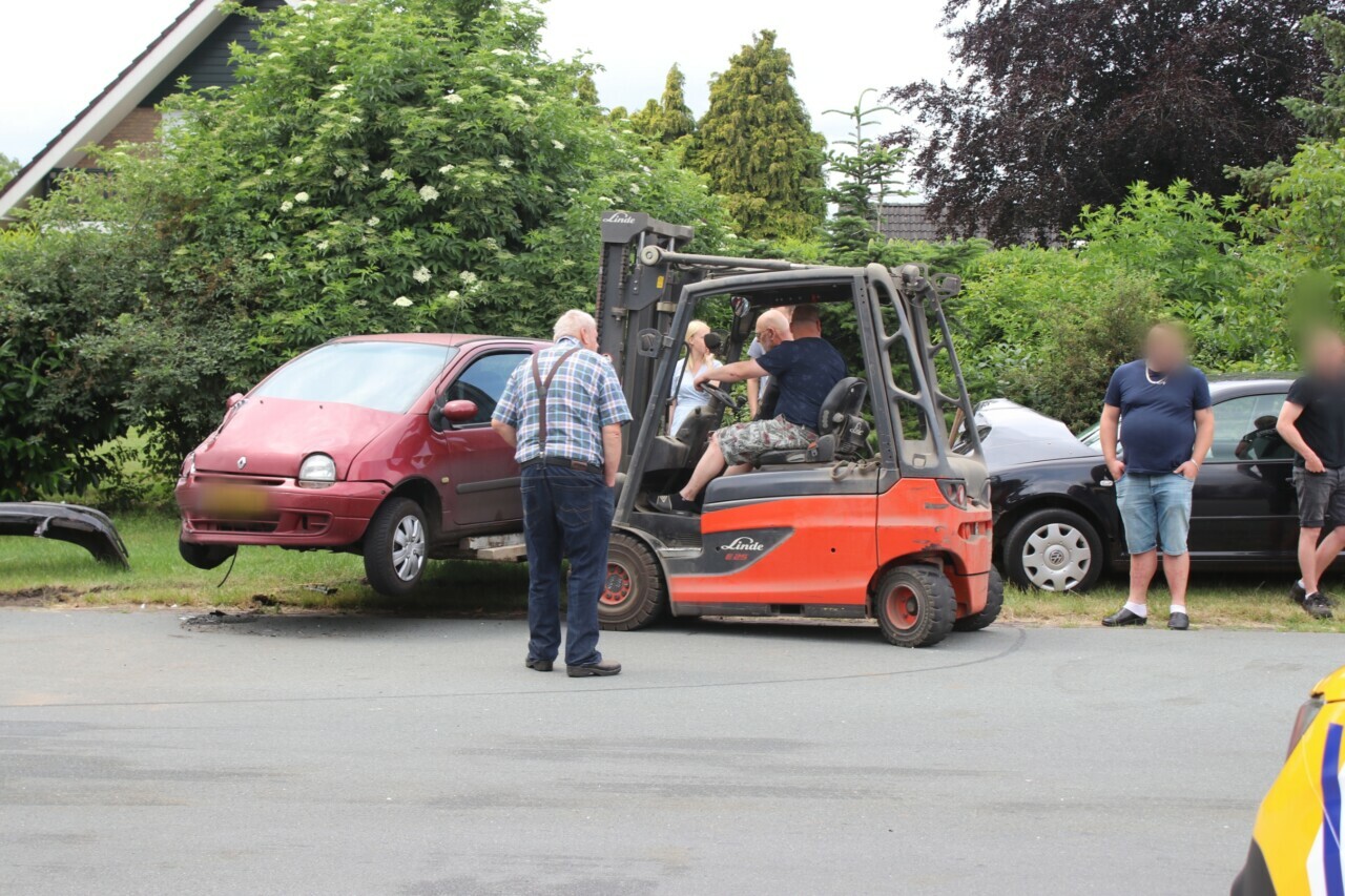 Twee automobilisten botsen in Zuidwolde