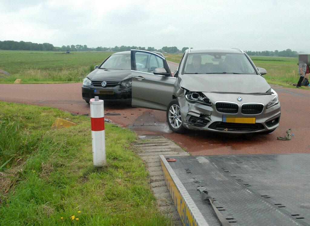Gewonde bij ongeval op kruising in Grootegast