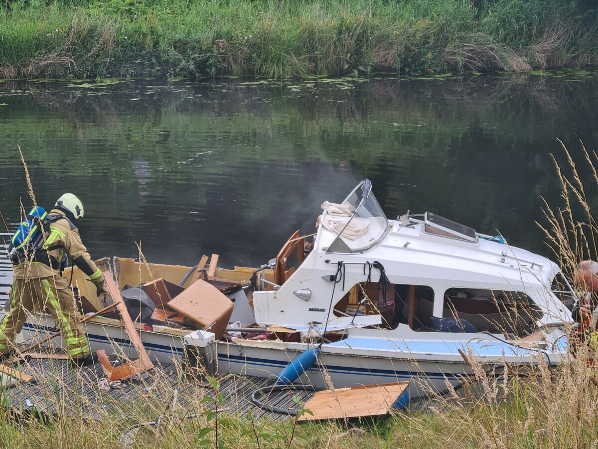 Drie gewonden na explosie op boot in Assen