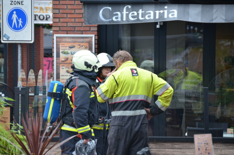 Straat in Assen tijdelijk afgesloten door gaslucht