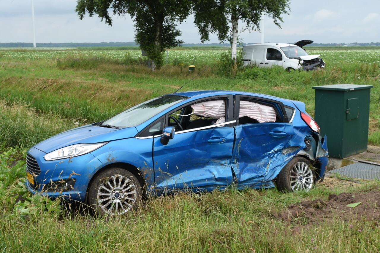 Forse schade bij botsing op kruising bij Valthermond