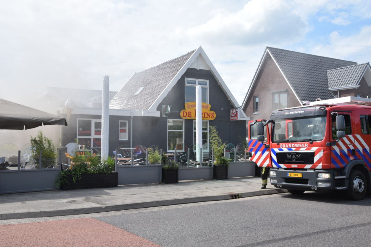 Brand uitgebroken bij Café De Prins in Kollumerzwaag