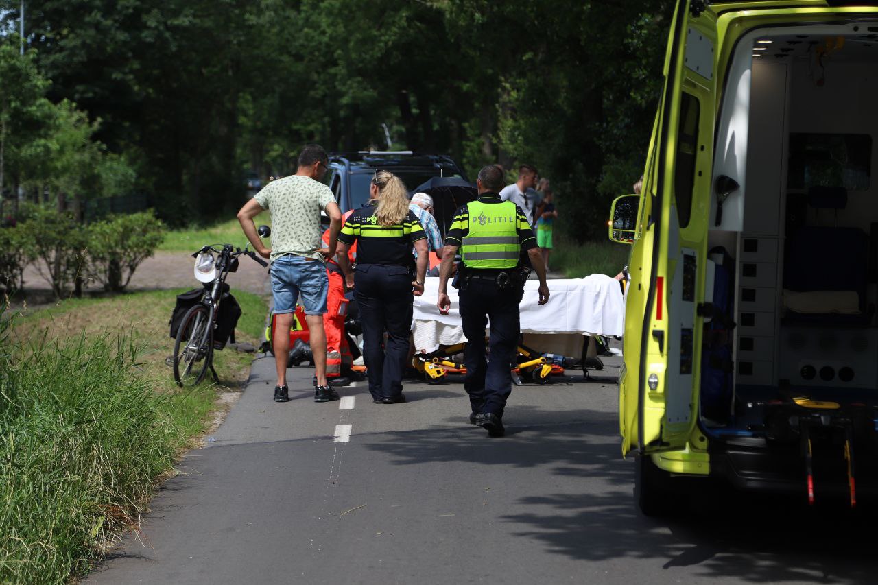 Fietsster gewond na val in Drachten; traumahelikopter ingezet