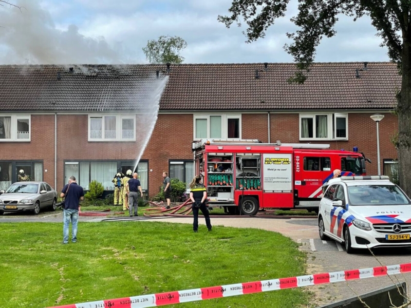 Forse dakbrand bij rijtjeswoning in Gasselternijveen