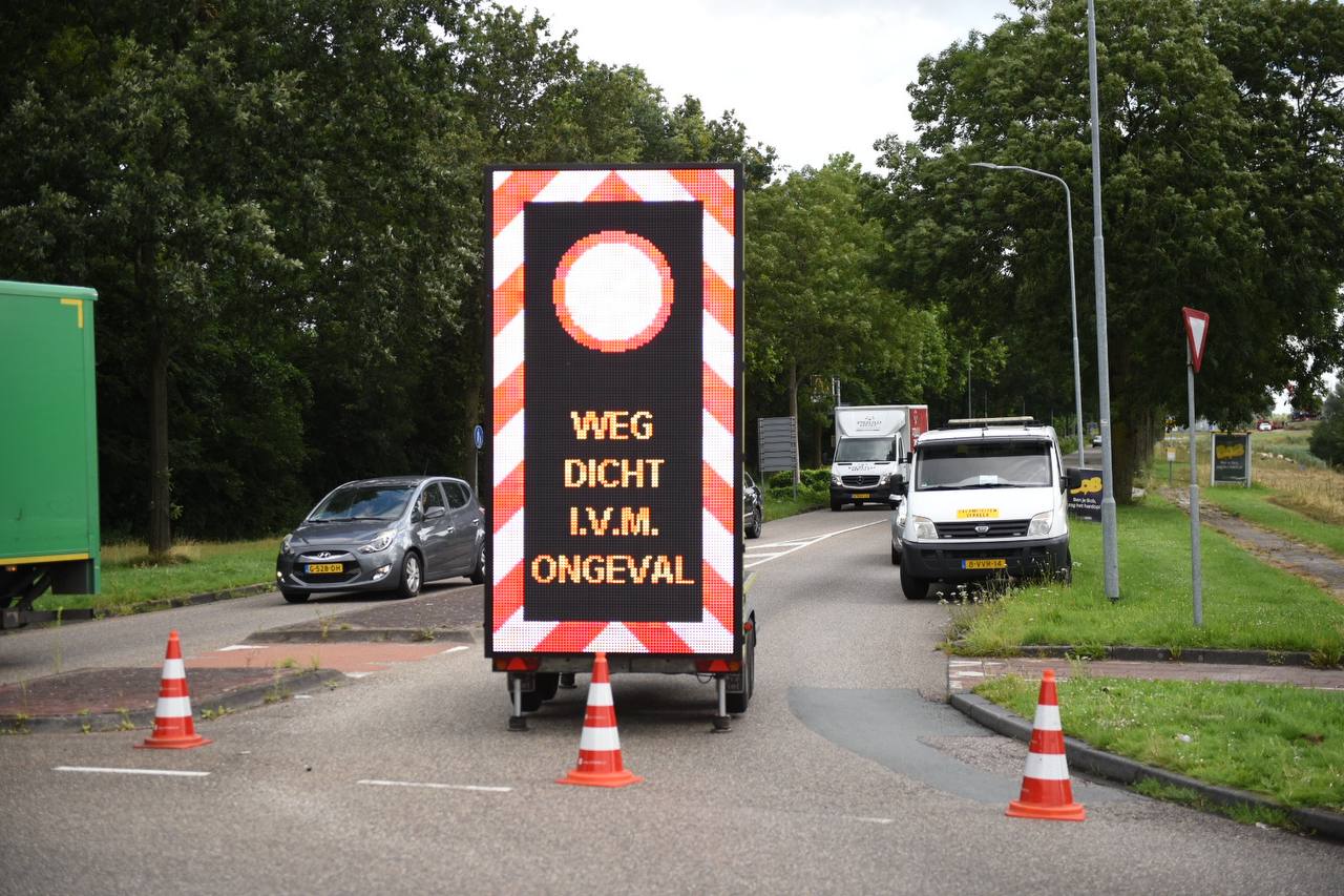 Vrachtwagen verliest trailer bij N367 in Winschoten
