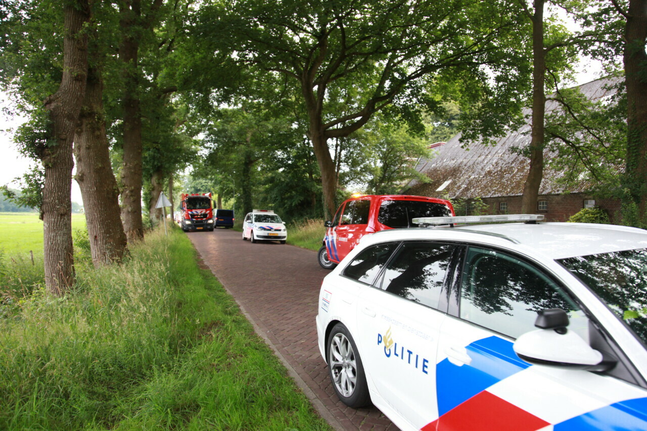 Trekker vat vlam in schuur in Winde