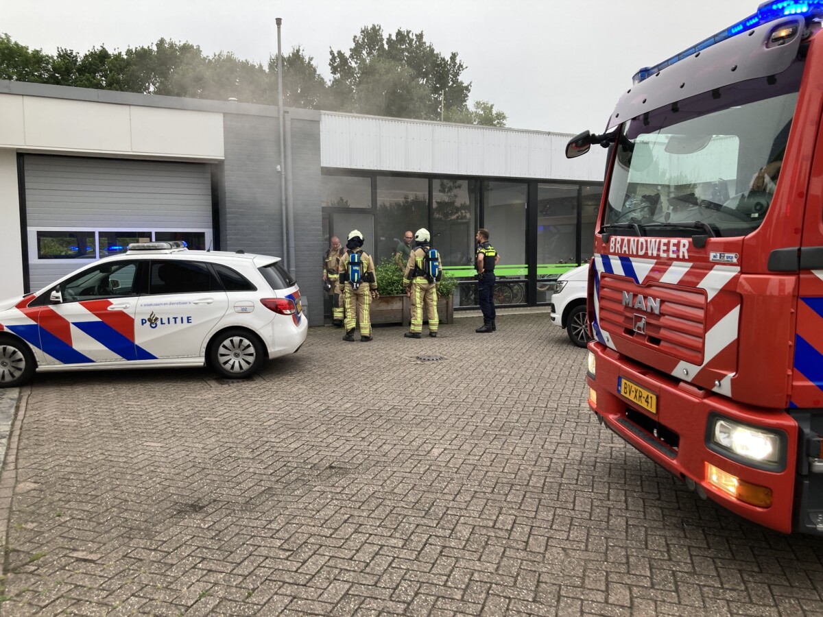 Fietsenwinkel in Emmen vol rook na inbraakalarm