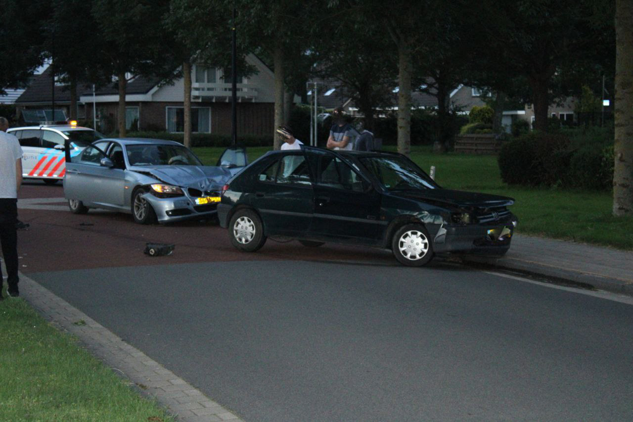 Automobilisten botsen in Bolsward; één gewonde