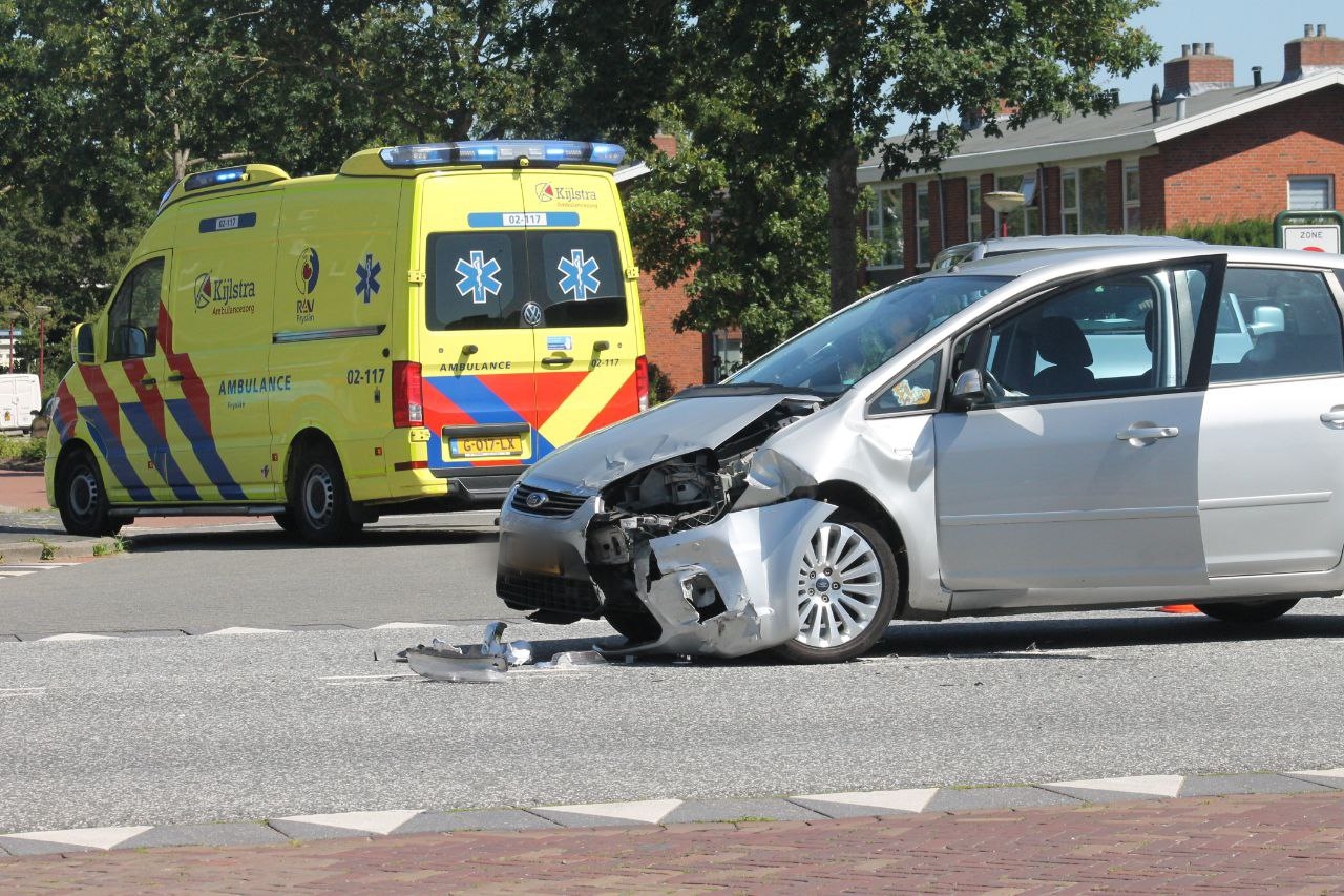 Auto’s botsen op Rondweg in Dokkum