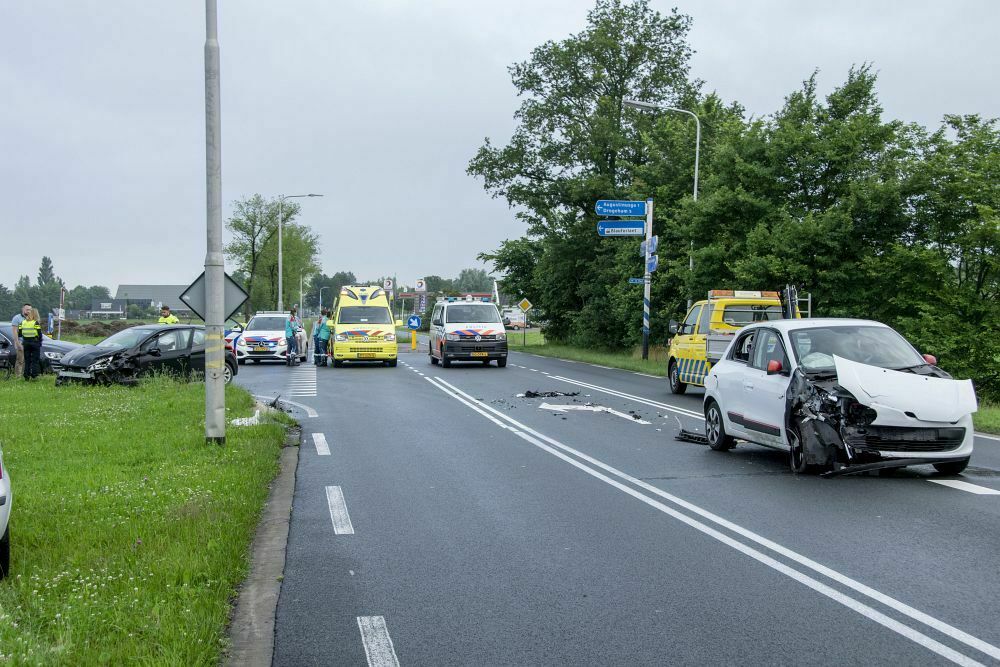 Auto’s fors beschadigd bij botsing op N358