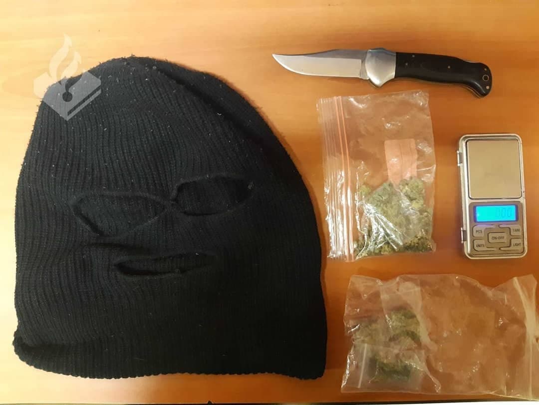 16-jarige jongen opgepakt met mes, bivakmuts en wiet in Drachten