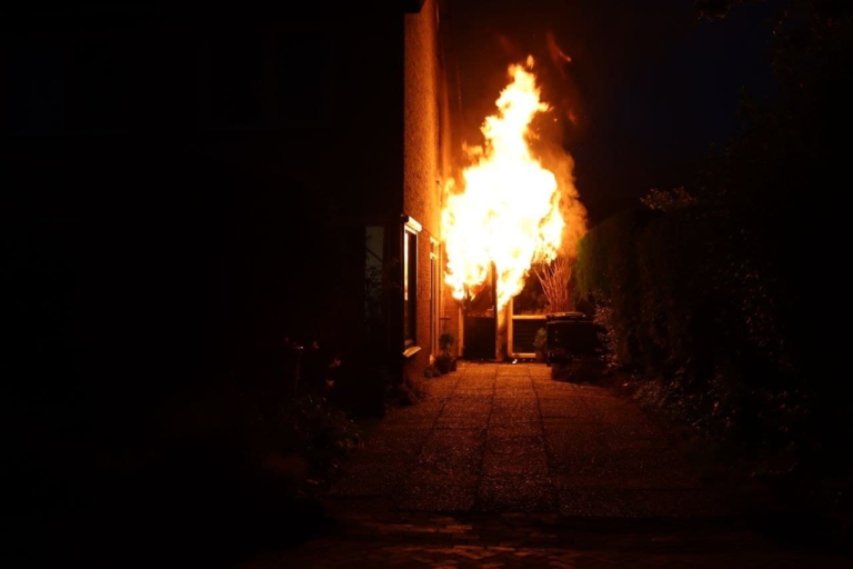 Uitslaande brand verwoest schuur in Hoogeveen