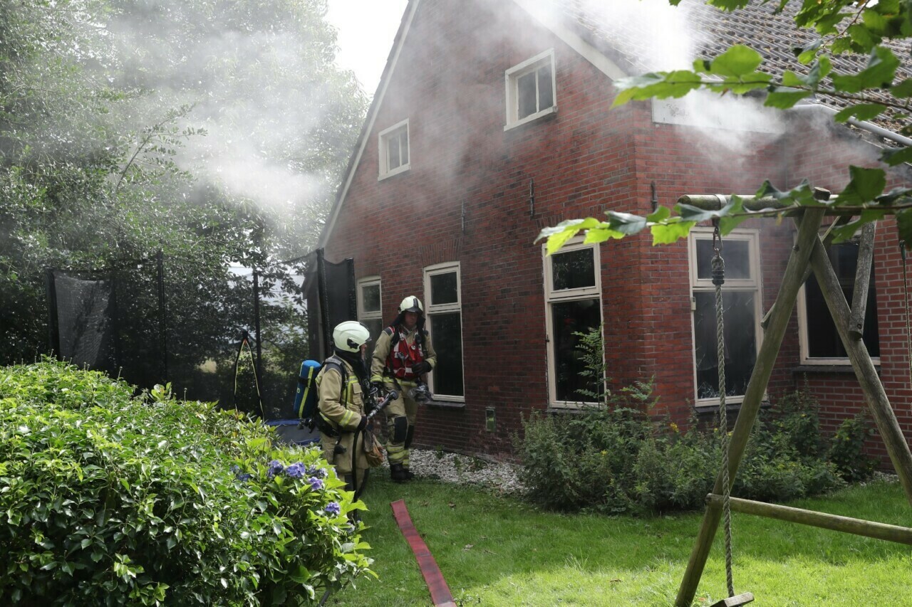 Binnenbrand richt veel schade aan in woonboerderij in Drouwenerveen