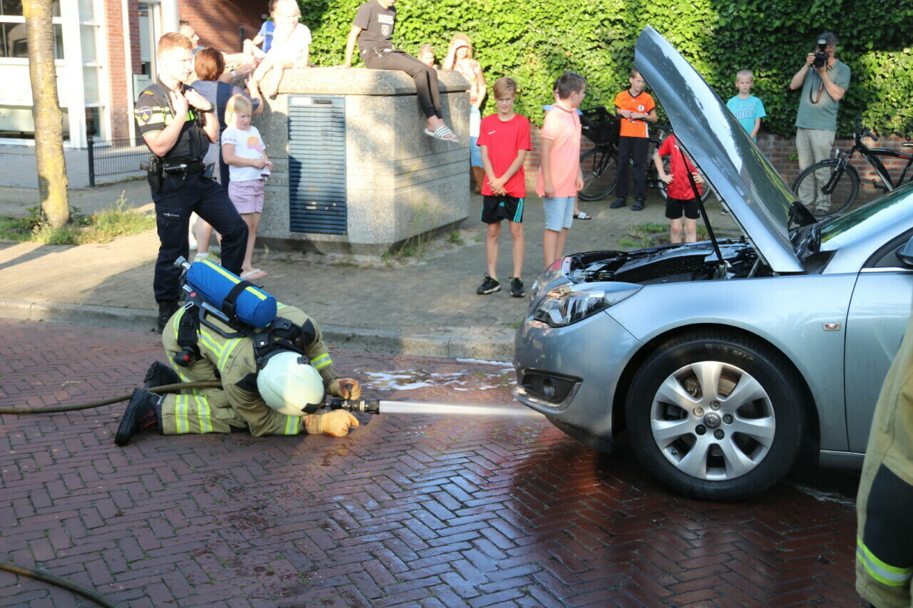 Brandweer rukt uit voor autobrand in Hoogeveen