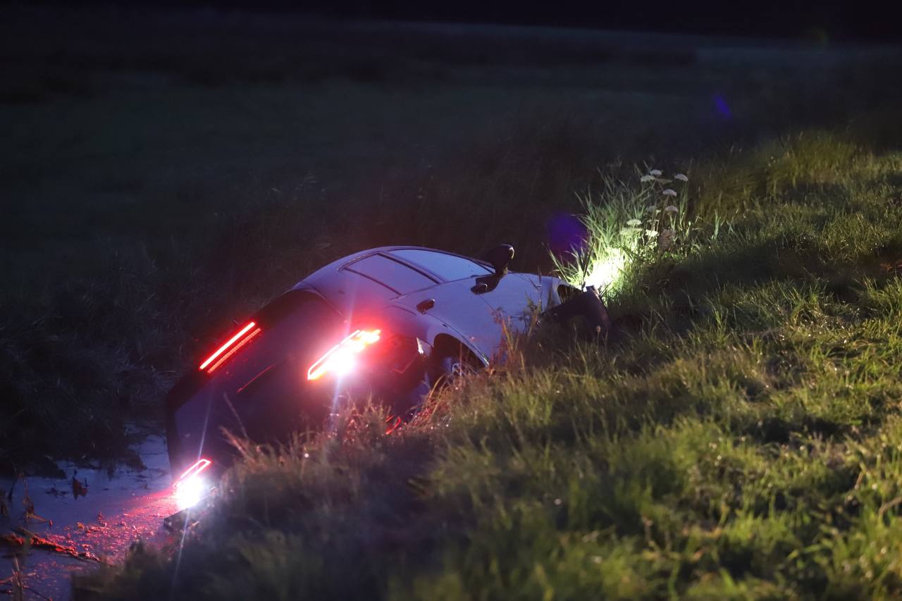 Bestuurder op de vlucht na ongeval in Earnewald